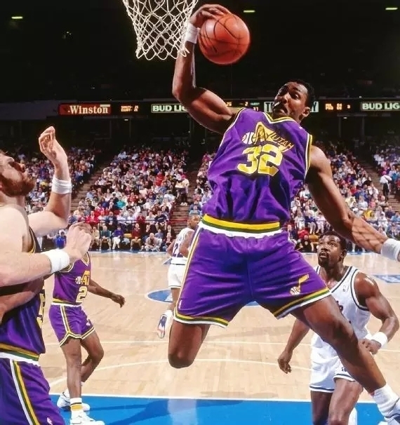 两队间的球 两队间的球